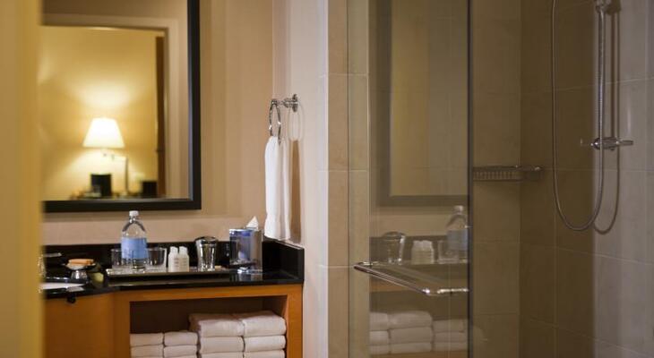 Renaissance Chicago O'Hare Suites Hotel