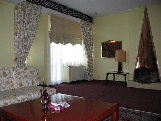 Parsian Esteghlal International Hotel