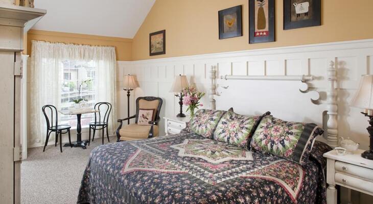 The Colonial Inn At Historic Smithville