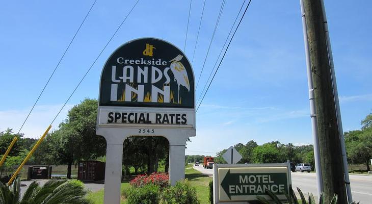 Creekside Lands Inn