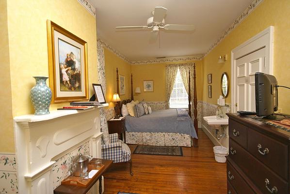 Cannonboro Inn