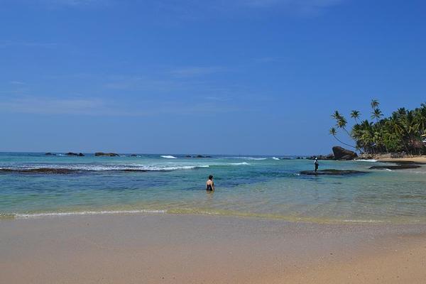 Sri Gemunu Beach Resort