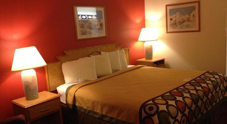 Super 8 by Wyndham Santa Fe