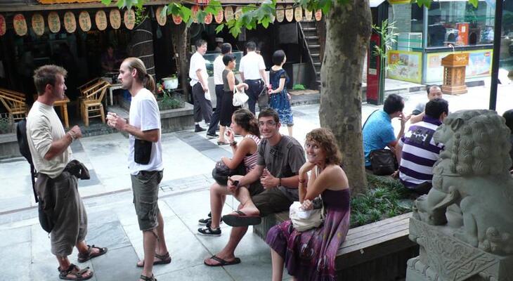 Chengdu Dragon Town Sichuan Style Hostel