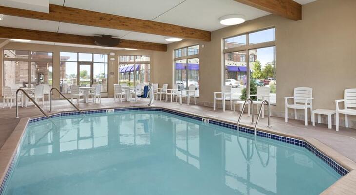 Country Inn & Suites by Radisson, Roseville, MN