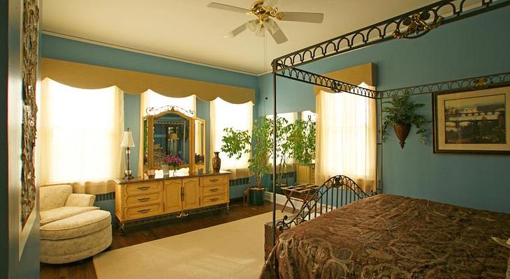 Morehead Manor Bed and Breakfast