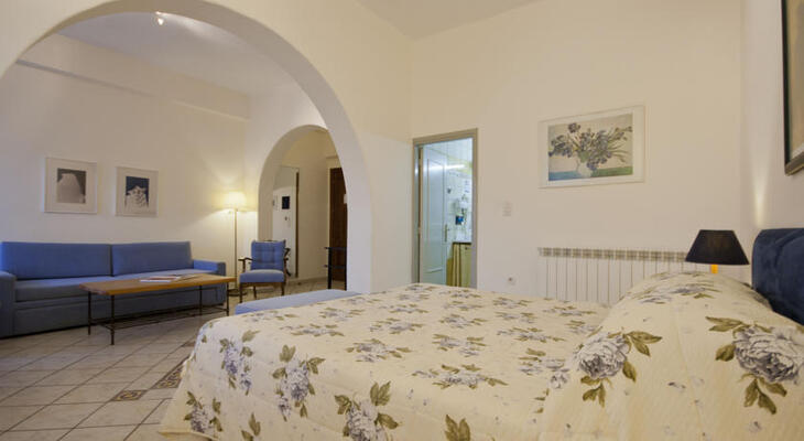 Adonis Hotel