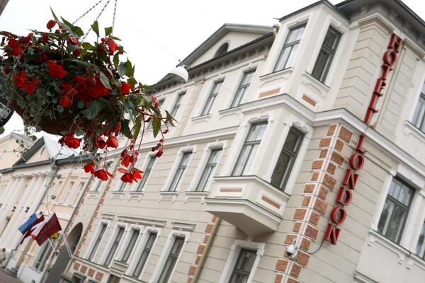 Hotel London by Tartuhotels