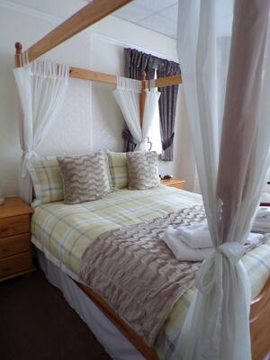 Grosvenor View - Guest House