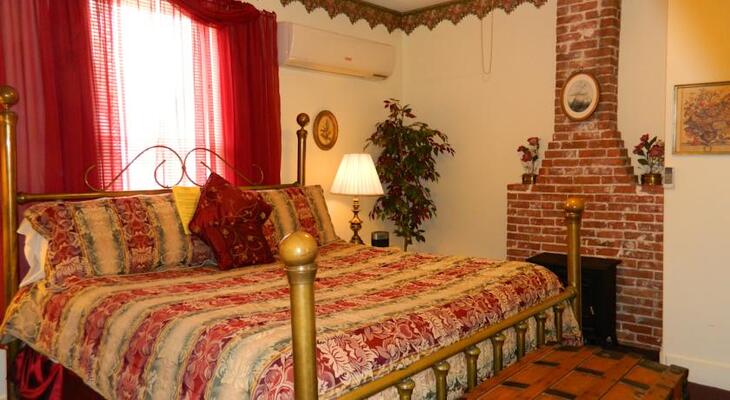 Victorian House Bed & Breakfast