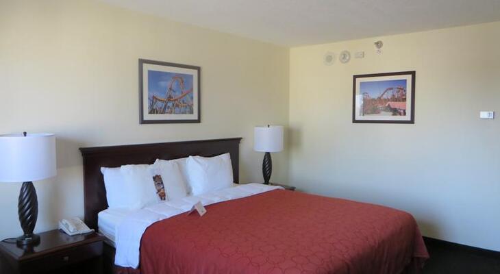 Knott's Berry Farm Hotel