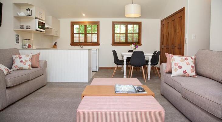 Wanaka Homestead Lodge and Cottages