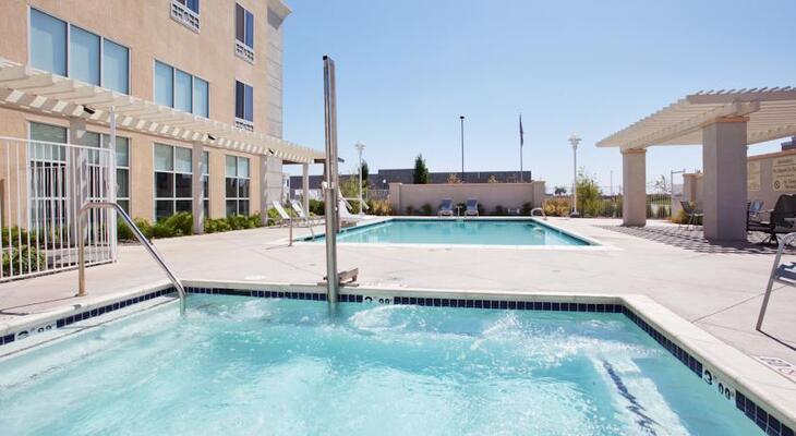 Holiday Inn Express & Suites Sacramento Airport Natomas, an IHG hotel