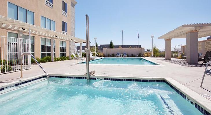 Holiday Inn Express & Suites Sacramento Airport Natomas, an IHG Hotel