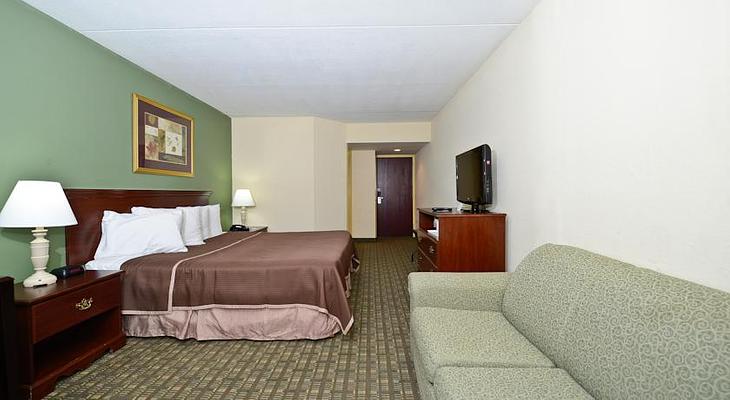 Howard Johnson Hotel by Wyndham Newark Airport