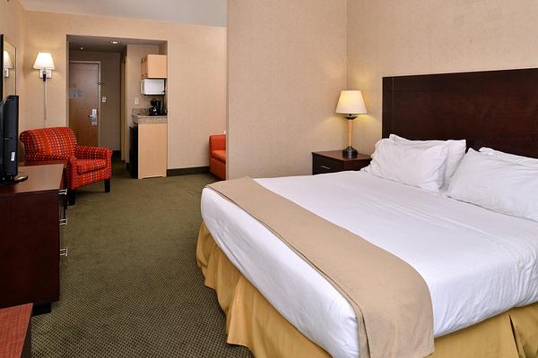 Holiday Inn Express & Suites Ocean City - Northside, an IHG Hotel