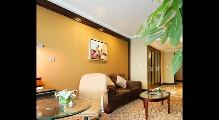 Golden Eagle Summit Hotel