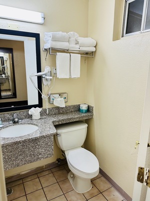 Bassett Airport Inn