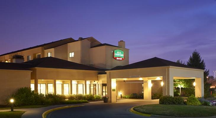 Courtyard by Marriott Indianapolis Airport