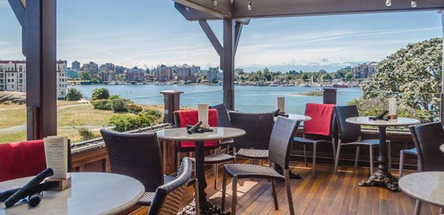 Spinnakers Brewpub and Guesthouses