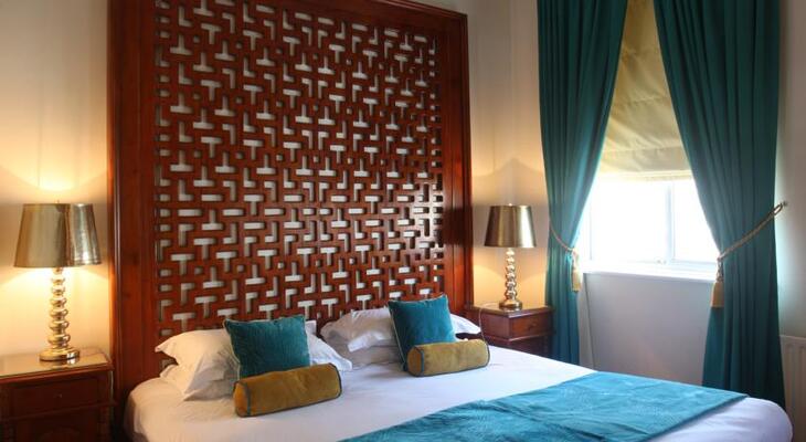 Mayflower Hotel