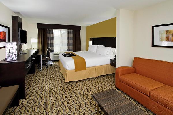 Holiday Inn Express & Suites Colorado Springs-First & Main, an IHG Hotel