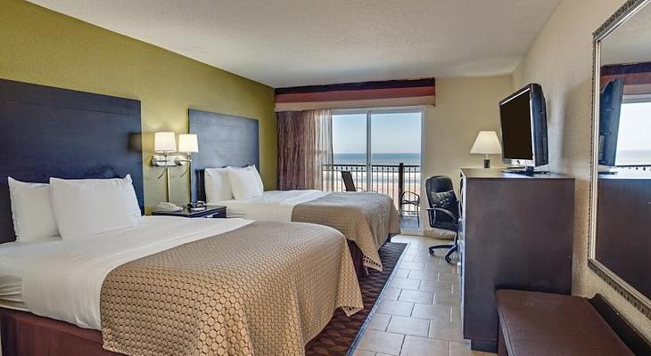 La Quinta Inn & Suites by Wyndham Oceanfront Daytona Beach