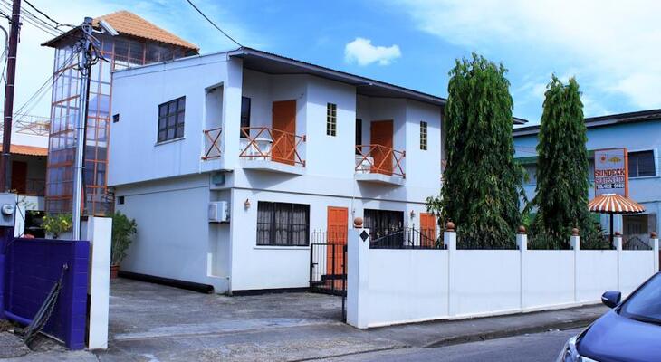 Sundeck Suites