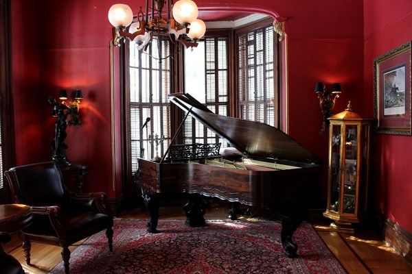 The Mansion of Saratoga