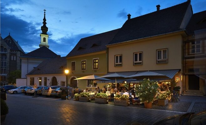 21 Hungarian Kitchen