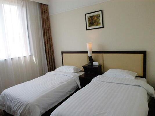 Broadway Hotel