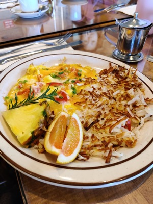 Kula Sandalwoods Inn & Cafe
