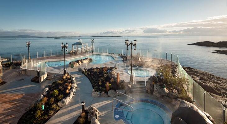 Oak Bay Beach Hotel