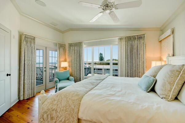 Mainsail Beach Inn