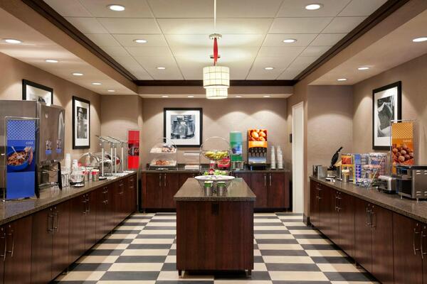 Hampton Inn & Suites Madison Downtown
