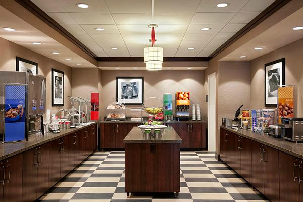 Hampton Inn & Suites Madison Downtown