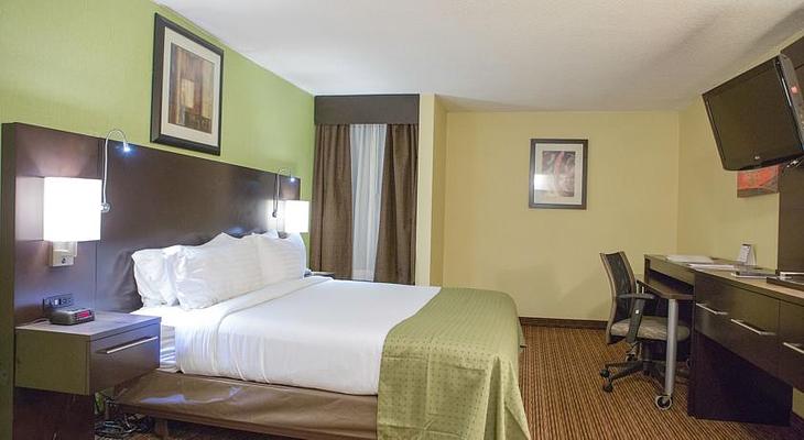 Clarion Hotel & Suites Conference Center Memphis Airport 2240 Democrat Rd