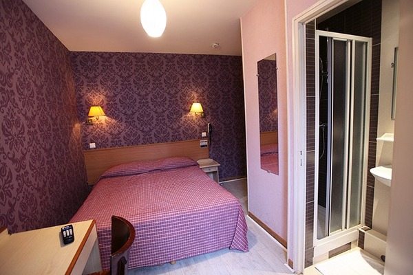 Caulaincourt Square Hostel
