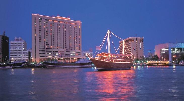 Radisson Blu Hotel, Dubai Deira Creek