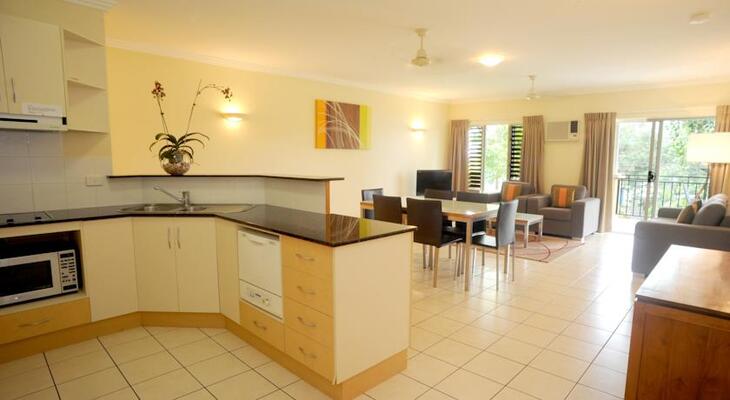 Bay Village Tropical Retreat