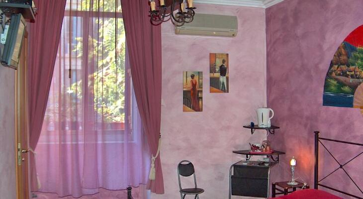 Holland International Rooms