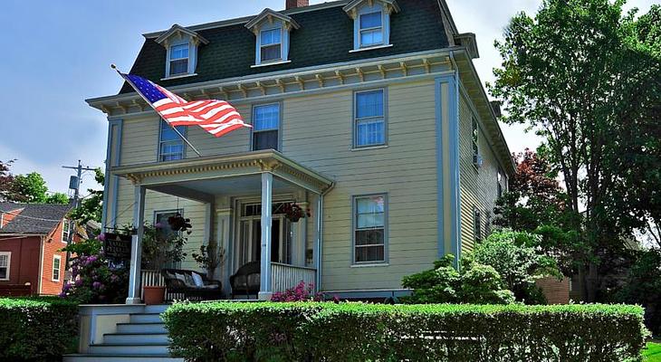 Yankee Peddler Inn