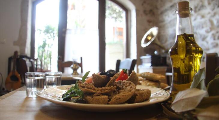 Sohora Hotel - Four Season Retreats