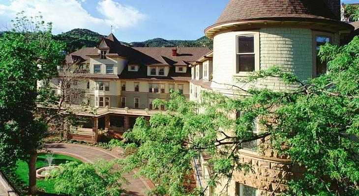 The Cliff House at Pikes Peak