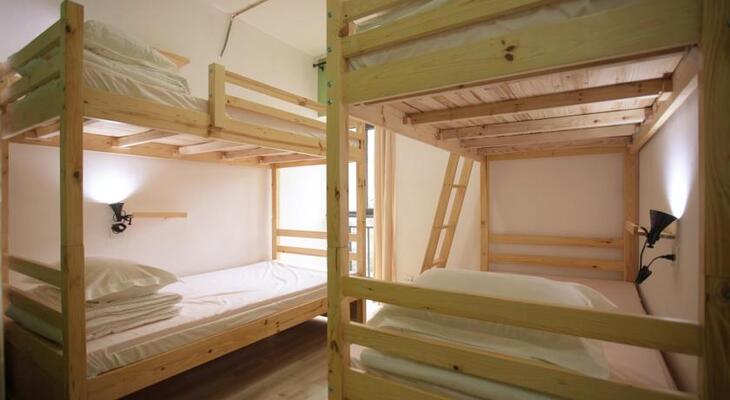 Chengdu Free Guys Youth Hostel