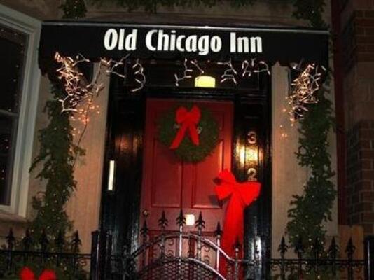 Old Chicago Inn featuring Room 13
