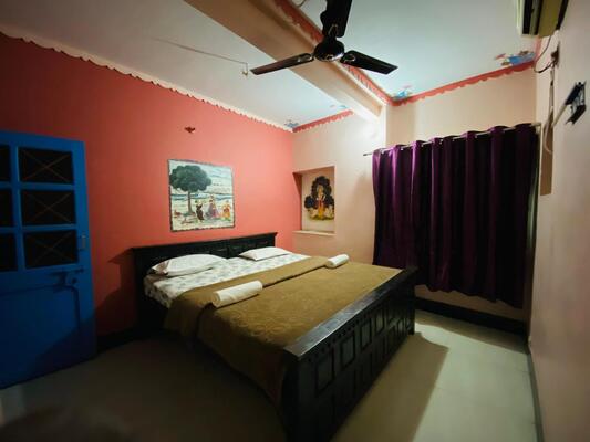 Pushp Guest House