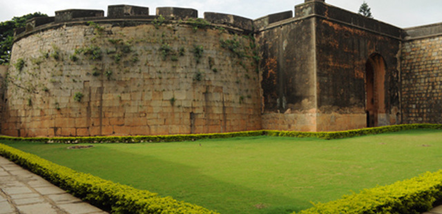 Tipu Sultan Fort and Palace - Bangalore KR Market