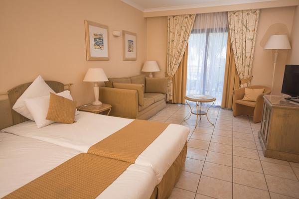 Maritim Antonine Hotel & Spa