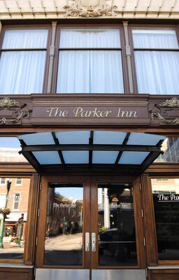 The Parker Inn & Suites